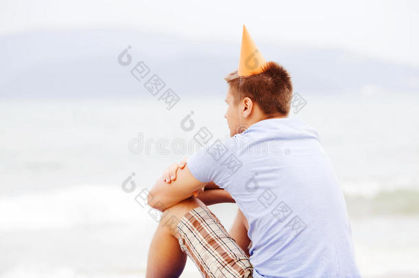 单独地后面海滩生日帽子
