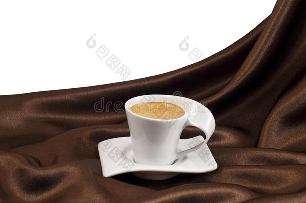 用咖啡杯和棕色绸缎混合而成。