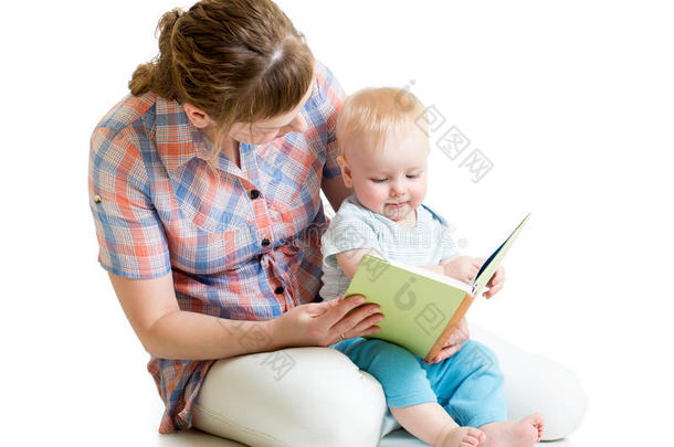 妈妈<strong>给宝宝</strong>看书
