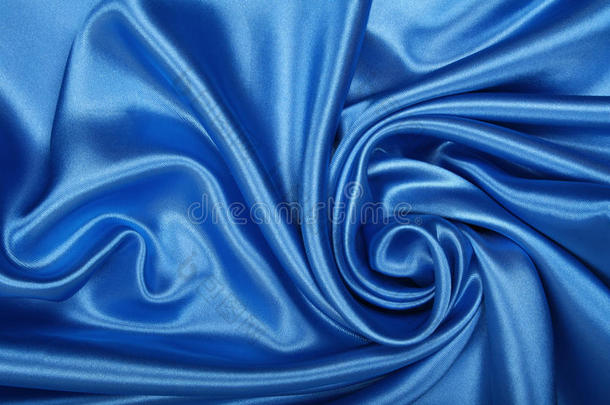 背景为光滑优雅的蓝色丝绸