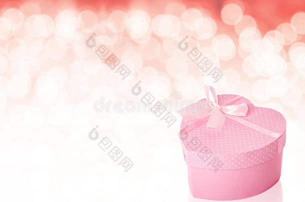 粉色心形礼品盒背景