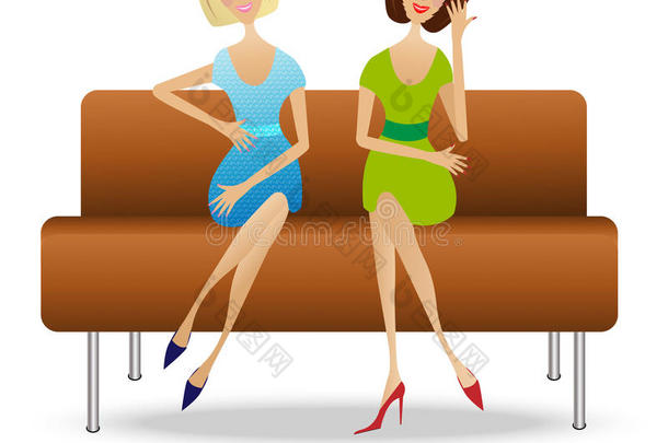 两个年轻女子坐在沙发上