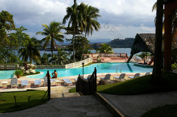 卡拉宾酒店的游泳池。