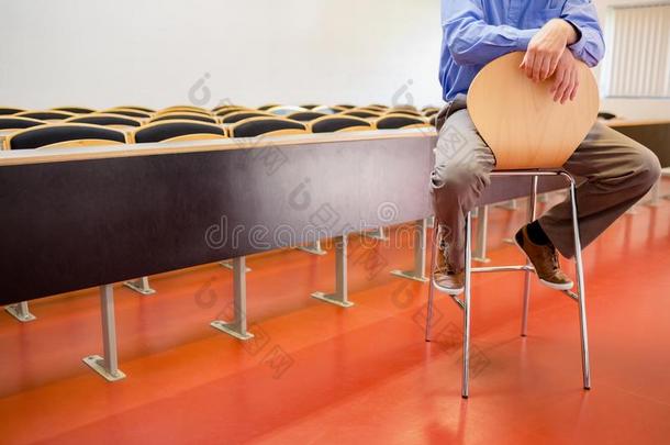 讲堂椅子上教师的低矮部分