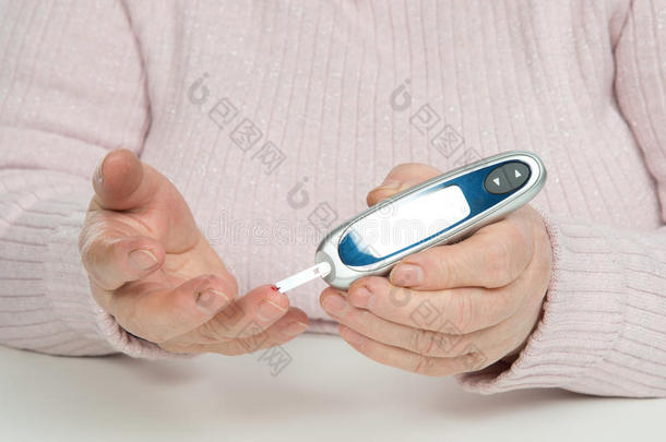 糖尿病患者老年妇女血糖测定