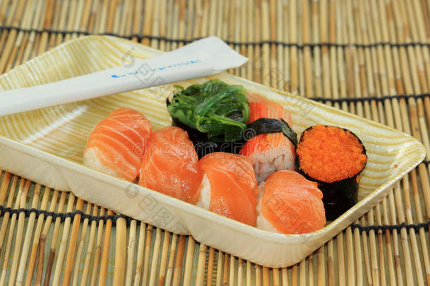 三文鱼虾海带寿司泡沫盒