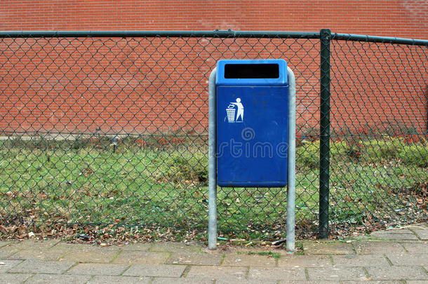 荷兰街道上的垃圾桶或垃圾桶