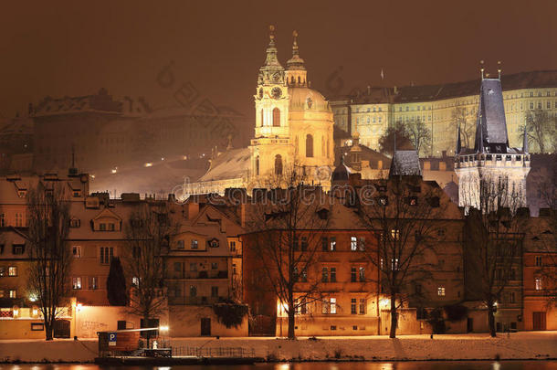 捷克共和国布拉格圣尼古拉斯大教堂浪漫<strong>雪夜</strong>