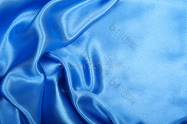 背景为光滑优雅的蓝色丝绸