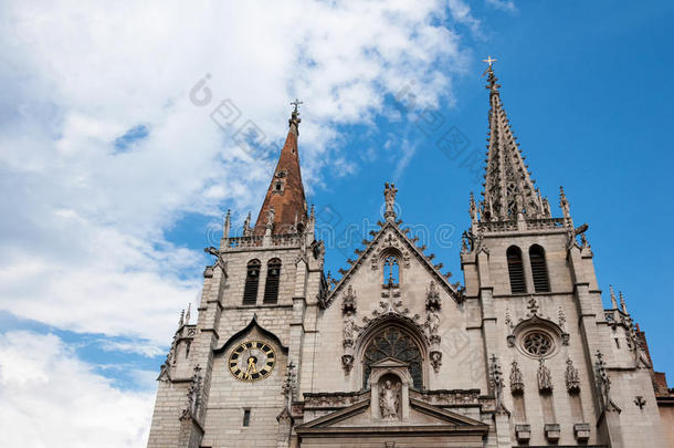 里昂广场上的天主教堂
