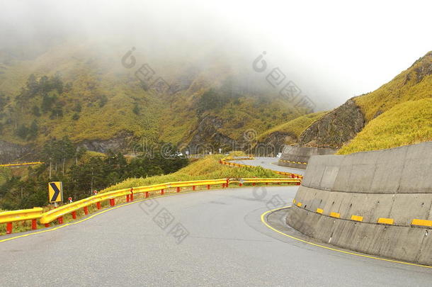 曲折山路