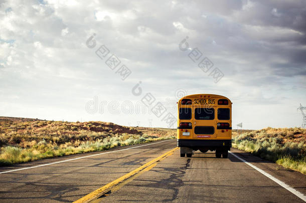 校车在路上