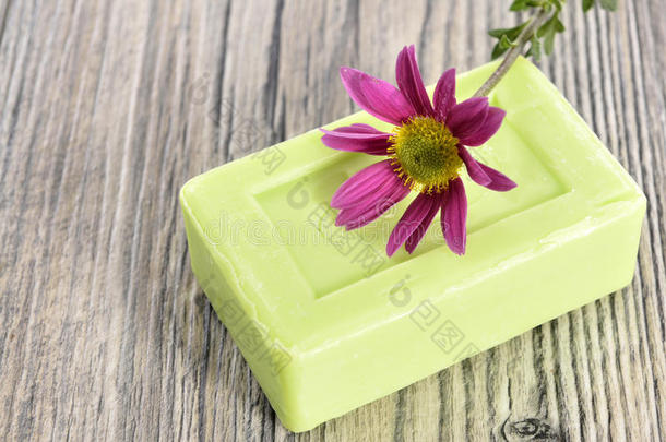 spa有机<strong>香皂</strong>和鲜花