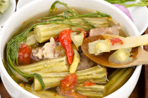 kaeng marum（泰北名），<strong>辣</strong>酱咖喱配猪肉（<strong>辣</strong>酱）