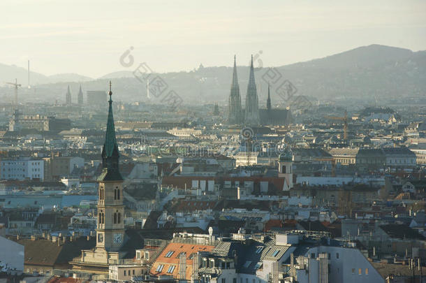 奥地利维也纳，屋顶上的摇椅和房屋