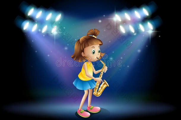 舞台上一位年轻的女士在演奏萨克斯管