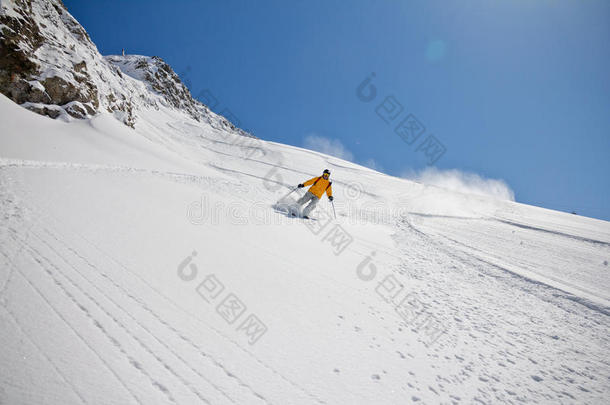 滑雪者在深粉，极端<strong>自由行</strong>