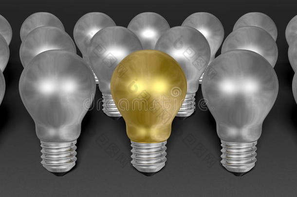 一个金色的灯泡，在灰色纹理背景下的许多银色灯泡中