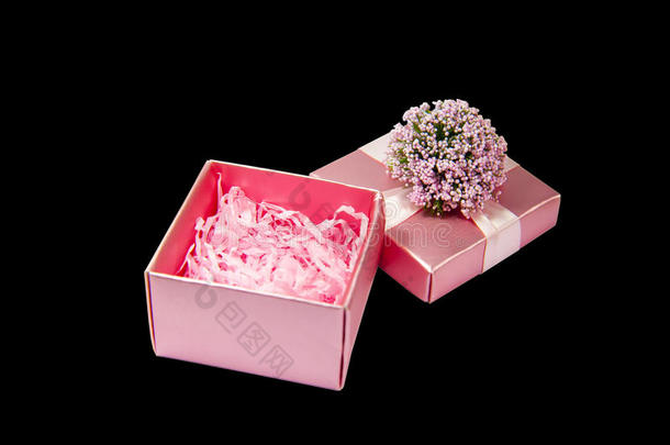 粉色礼品盒单独打开