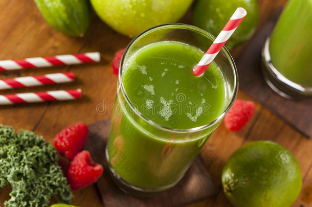 健康绿色蔬菜水果冰沙汁