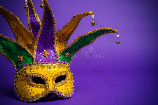 紫色狂欢节或狂欢节面具