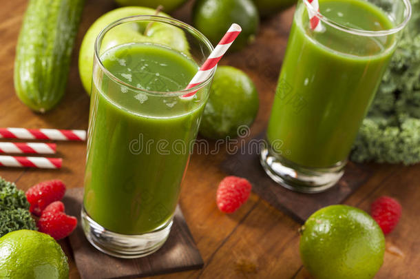 健康绿色<strong>蔬菜水果</strong>冰沙汁