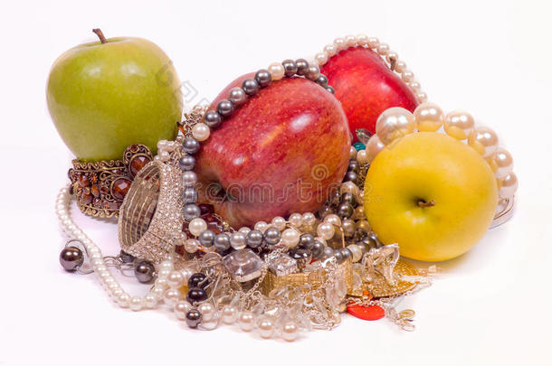 苹果、珠子、奢华和珍宝