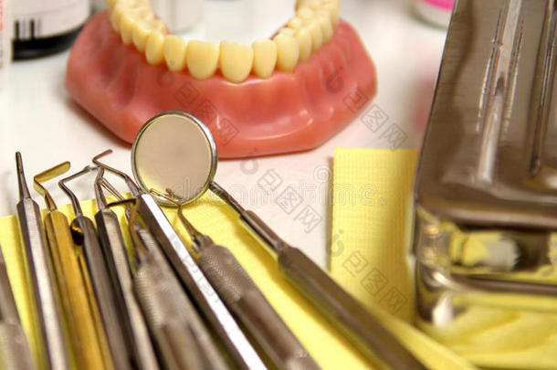 口腔门诊牙科工具的组合
