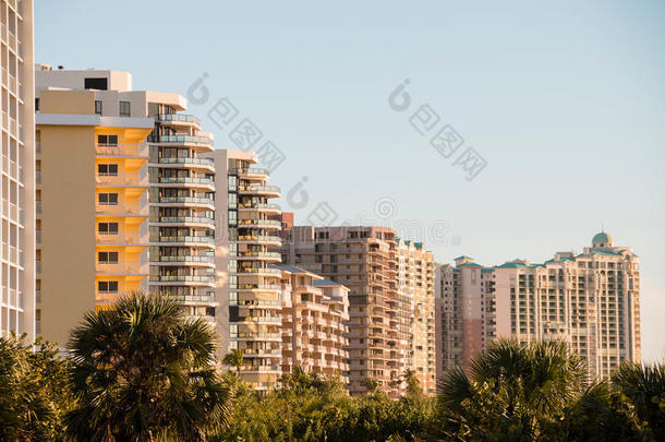 马可岛-2014年1月22日：马可岛海滩旁酒店和公寓楼特写
