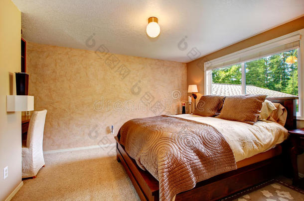 舒适的暖色卧室