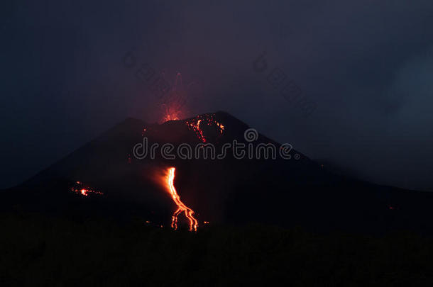 埃特纳<strong>火山</strong>，东南<strong>火山</strong>口熔岩流