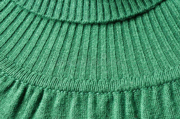 绿色高领<strong>针织衫</strong>细节