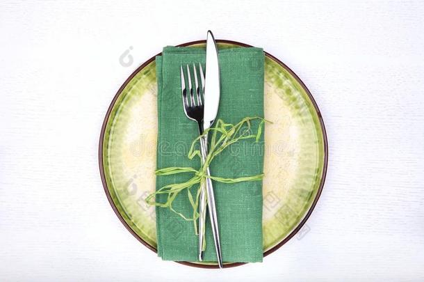 餐叉、餐刀、绿餐巾