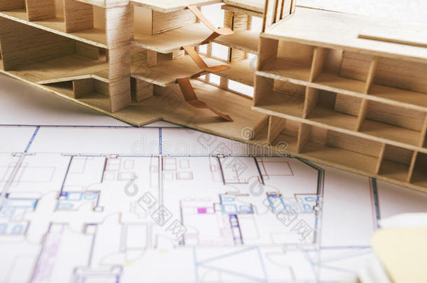建筑模型和施工计划的特写。
