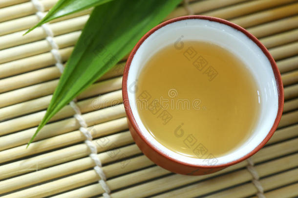 茶壶、茶杯和<strong>茶叶</strong>