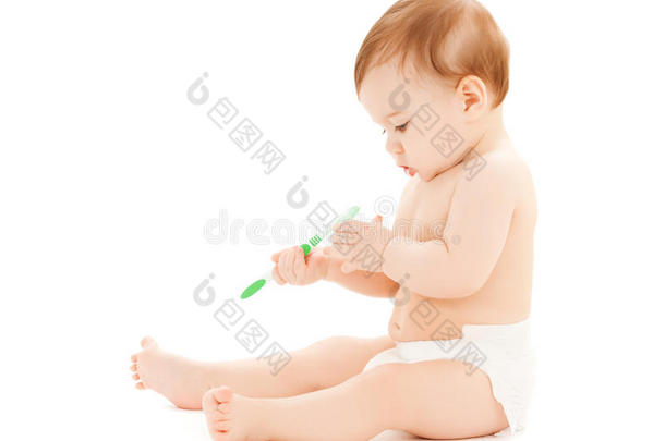 好奇的宝宝刷牙
