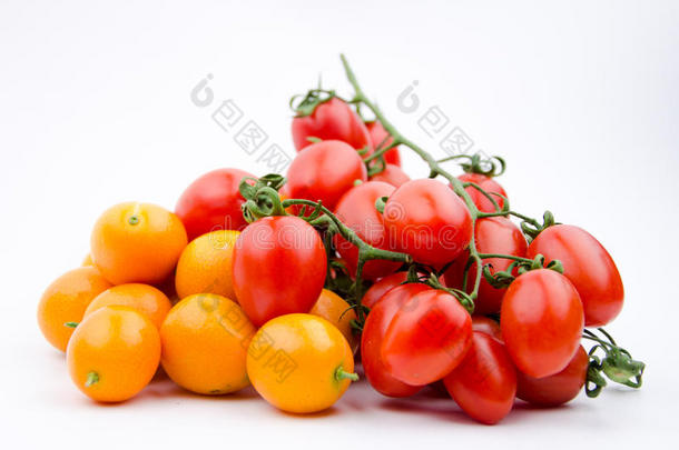 水果：小橘子和樱桃番茄