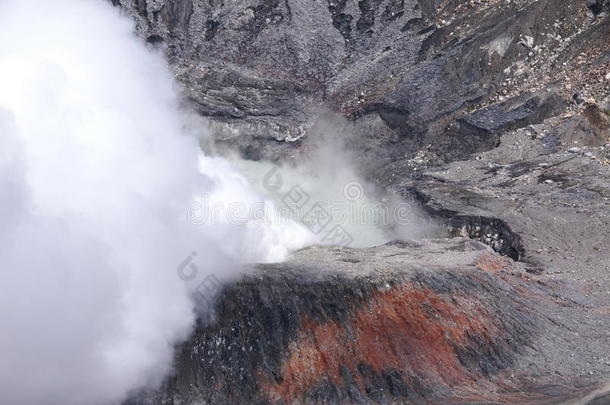 冒烟火山