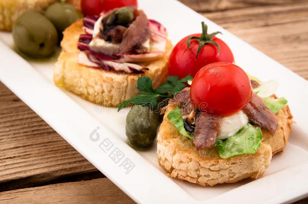 crostini vith mozzarella奶酪