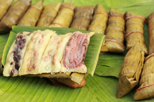 香蕉叶裹糯米饭-泰国甜点。