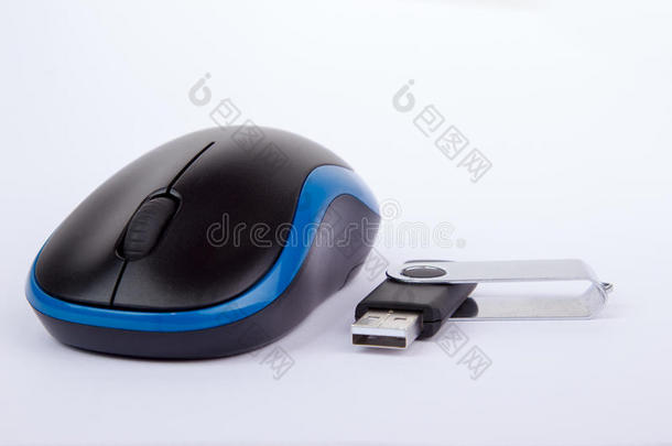 带U盘的蓝黑色电脑鼠标