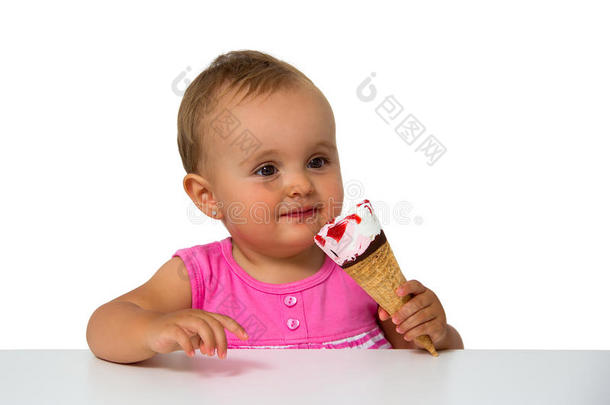 吃冰淇淋的宝宝
