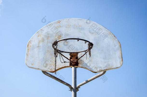 生锈的篮球网