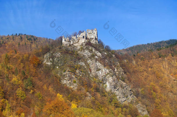 斯洛伐克斯塔<strong>赫拉德</strong>斯特雷克诺城堡的秋天