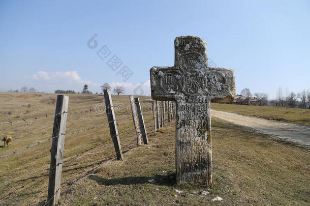 旧石头十字架