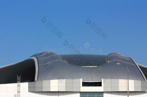 钢色建筑穹顶