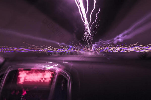 深紫色高速隧道