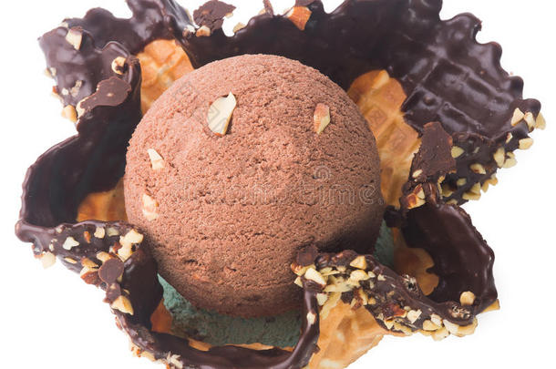 冰淇淋。背景巧克力冰淇淋勺