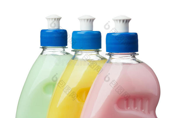 一排彩色塑料瓶