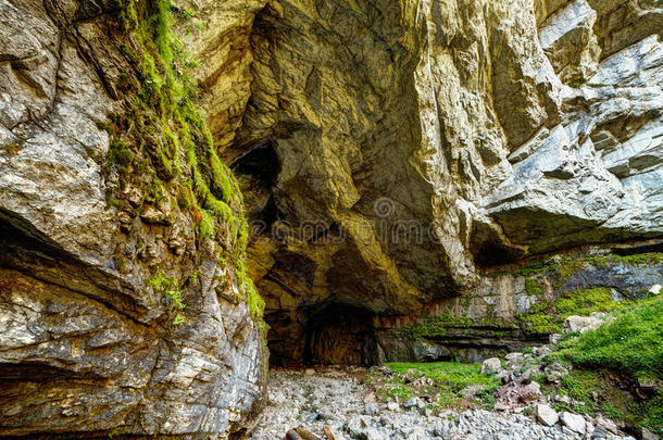 阿普塞尼山脉的科伊巴马雷洞穴